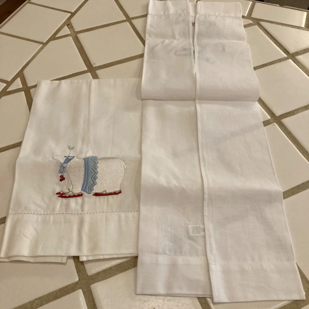 Adorable Animal Guest Towels - look brand new!